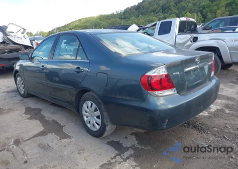 2005 Toyota Camry Le z USA, uszkodzony, nr VIN 4T1BE30KX5U432457